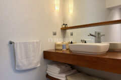 Plaja yürüme mesafesinde, havuzlu ve bahçeli geniş villa