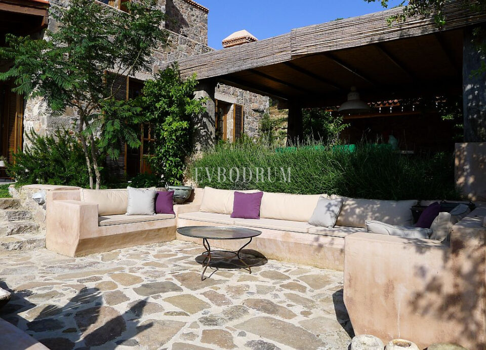 Özel havuzlu kiralık taş villa – Görsel 2