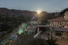 10.000 m2 Arsa İçinde 8 Bağımsız Taş Ev