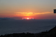 Deniz manzaralı, ortak havuzlu tripleks villa