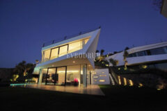 Özel Havuzlu ve Denize Erişimi Olan Lüks Villalar