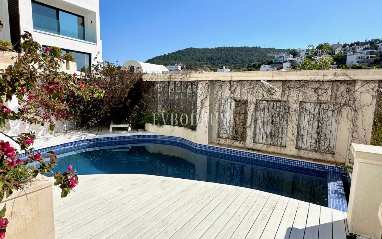 Zarif ve özel, havuzlu, manzaralı şehir evi