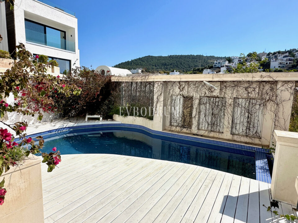 Zarif ve özel, havuzlu, manzaralı şehir evi – Görsel 7