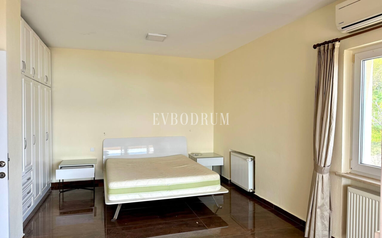 Yalikavak Küdür, önü kapanmaz deniz manzaralı 3 katlı villa