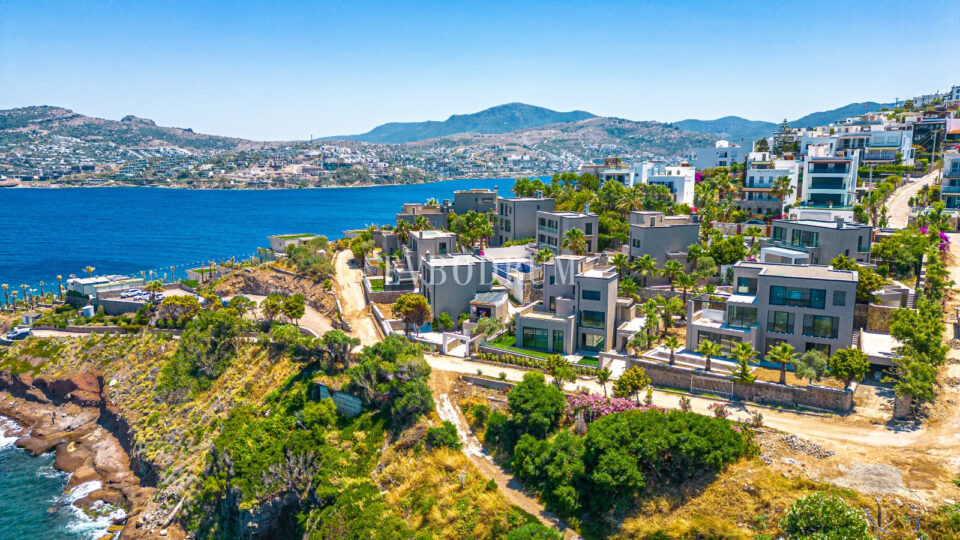 Ön sırada, havuzlu ve plaja erişimli yeni villa – Görsel 3