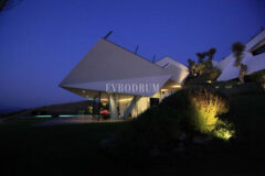 Özel Havuzlu ve Denize Erişimi Olan Lüks Villalar