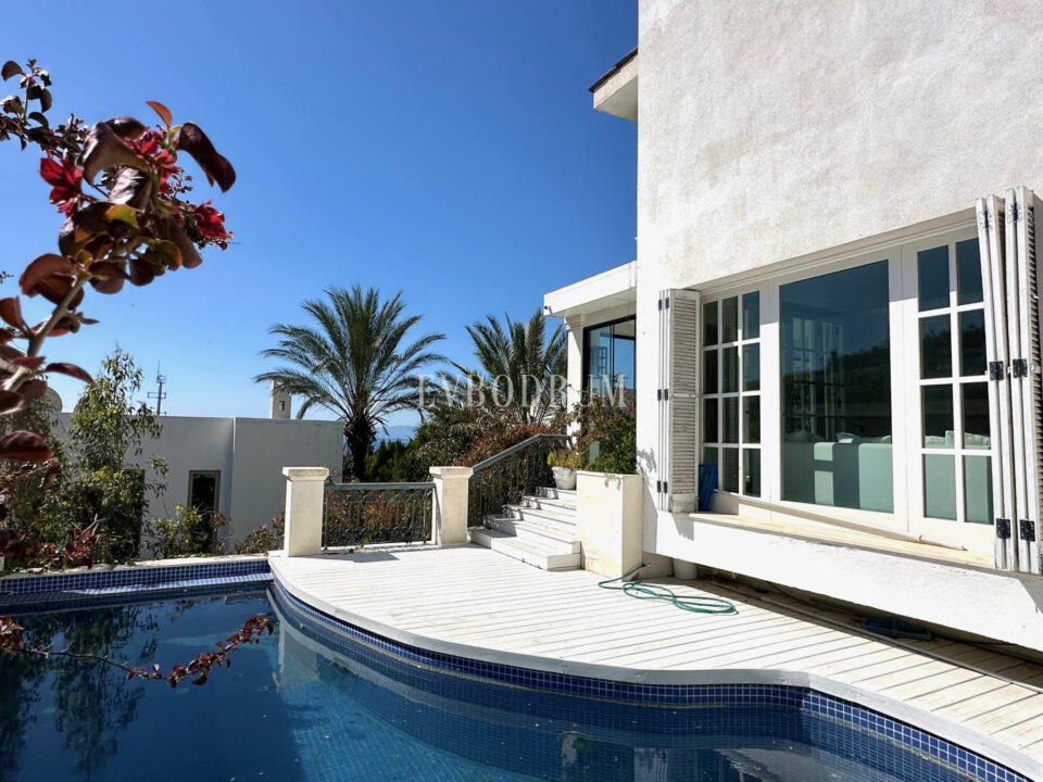 Zarif ve özel, havuzlu, manzaralı şehir evi – Görsel 7