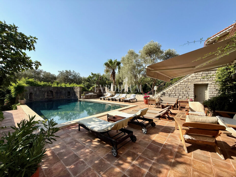 Grosse Villa mit Pool und Garten im Herzen von Türkbükü