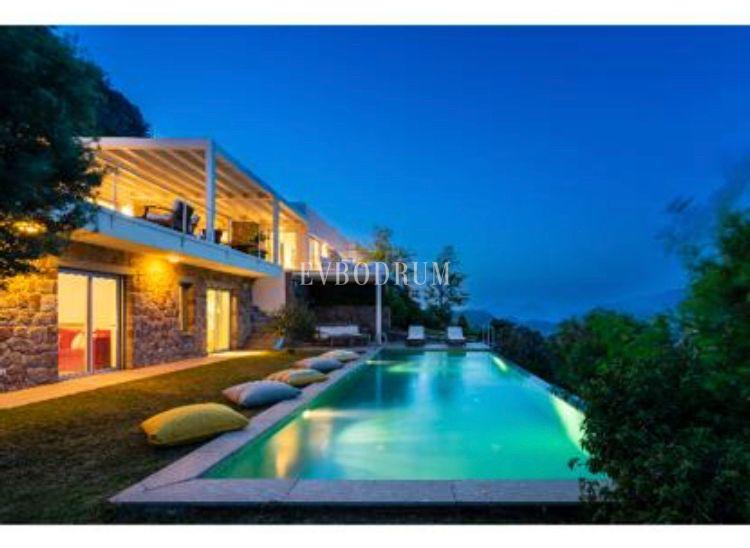 Yahşi’nin en güzel tepesinde, panoramik manzaralı havuzlu villaa