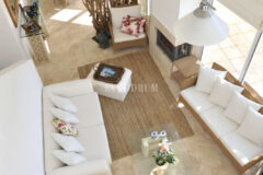 Gümüşlük’te ortak havuzlu mimari tasarımlı ev