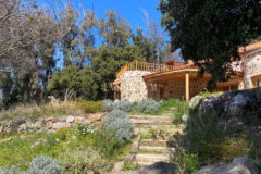 Gümüşlük, Karakaya’da bahçe içinde müstakil taş villa