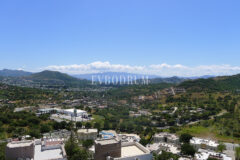 Deniz manzaralı, ortak havuzlu tripleks villa