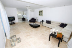 Özel Havuzlu ve Deniz Manzaralı Modern Villa