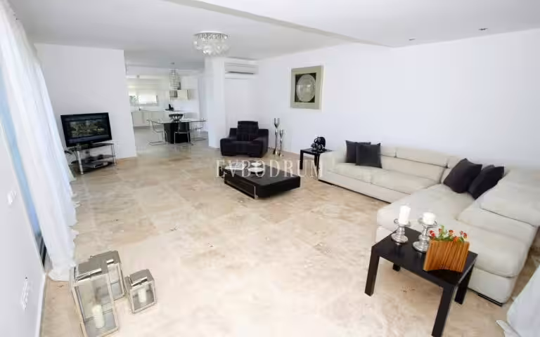 Modern Villa with Private Pool and Sea View – Photo 15