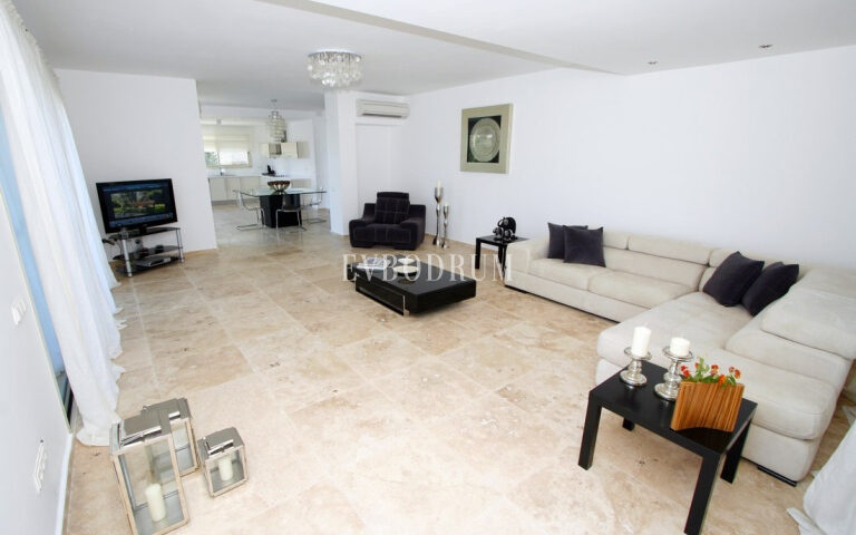 Özel Havuzlu ve Deniz Manzaralı Modern Villa – Görsel 15