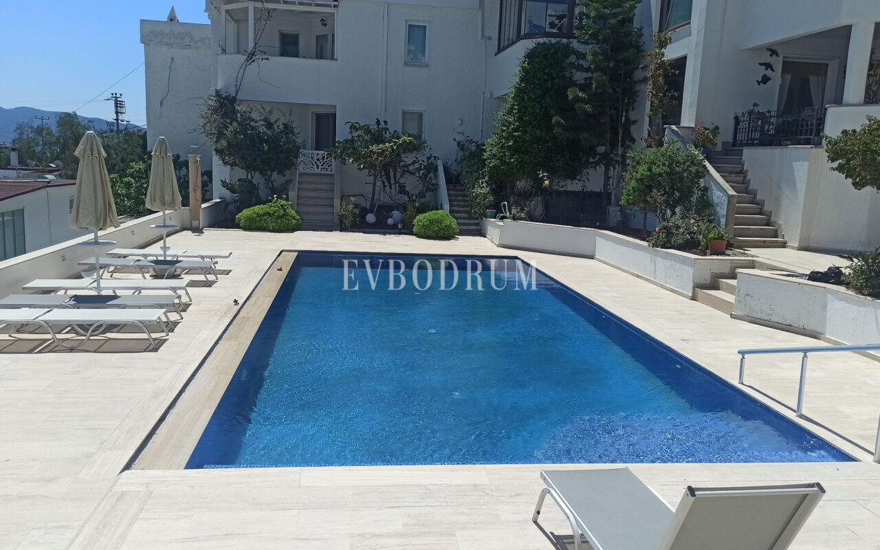 Merkezi lokasyonda, deniz manzaralı ikiz şehir evi