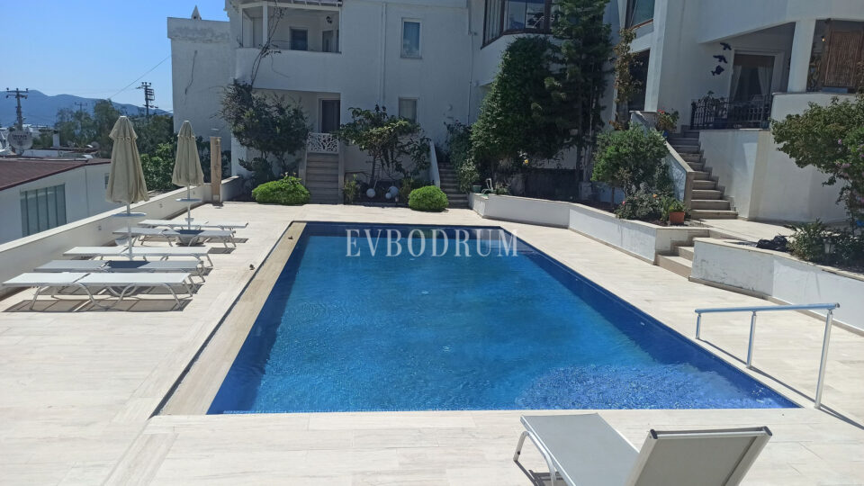 Merkezi lokasyonda, deniz manzaralı ikiz şehir evi – Görsel 15