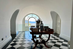 Zarif ve özel, havuzlu, manzaralı şehir evi