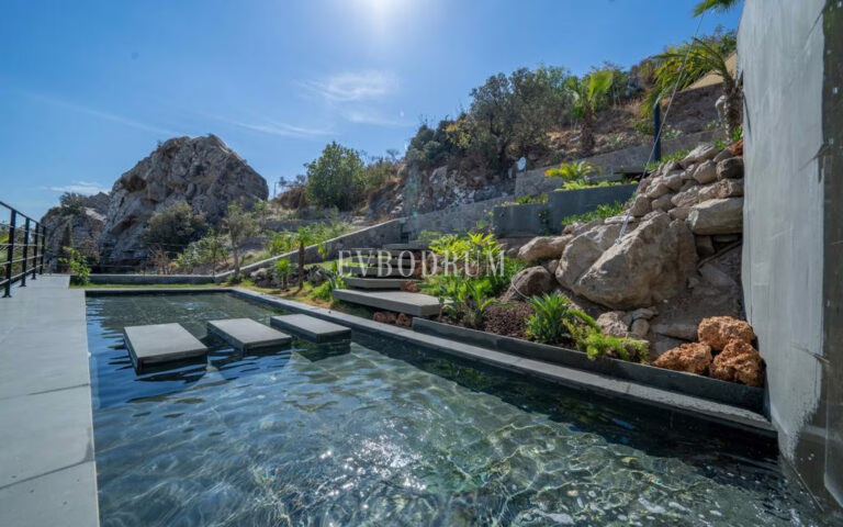 Bitez’de özel havuzlu, geniş ve lüks villa – Görsel 16