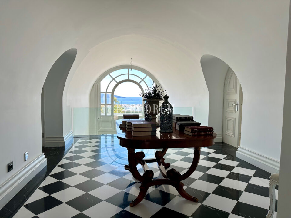 Zarif ve özel, havuzlu, manzaralı şehir evi – Görsel 16