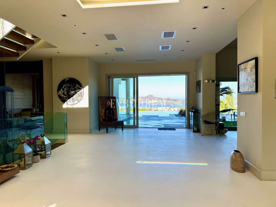 Privates Herrenhaus mit außergewöhnlichem Blick über die Bucht – Foto 18