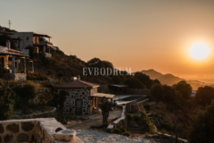 10.000 m2 Arsa İçinde 8 Bağımsız Taş Ev