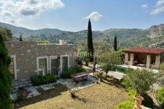 Yalıkavak’ta havuzlu ve misafirhaneli otantik taş villa