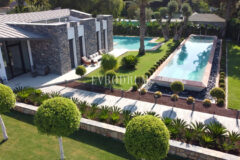 Bitez’de 2 Havuzlu, Misafir Evli Büyük Bahçeli Villa