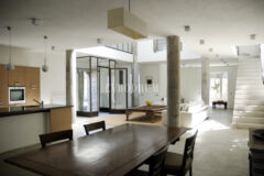 Deniz Manzaralı, Havuzlu Taş Villa