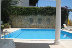 Yalikavak Küdür, önü kapanmaz deniz manzaralı 3 katlı villa