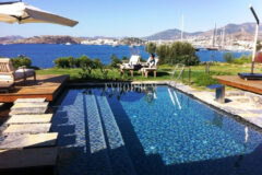 Denize sıfır özel havuzlu villa