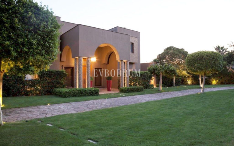 Olağanüstü özel, manzaralı kiralık villa – Exceptional Private Villa Sleeps Max