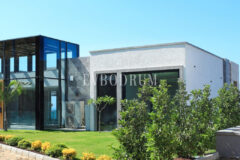 Yeni tamamlanmış, deniz manzaralı, özel havuzlu ve bahçeli villa