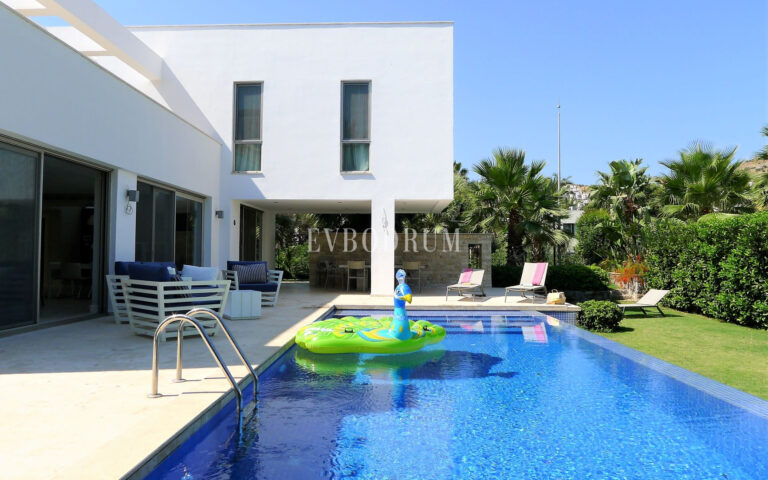 Havuzlu Yeni Villa, Sahile 5 Dakika Yürüme Mesafesinde, Haftalık Kiralık – New Villa With Pool Min Walk To The Beach Weekly Rental Price