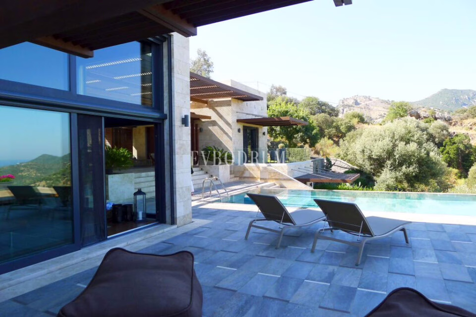 Yalikavak koyu manzarasına hakim malikane – Pool Terrace To Patio