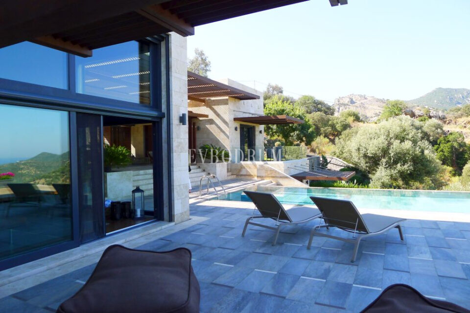 Yalikavak koyu manzarasına hakim malikane – Pool Terrace To Patio