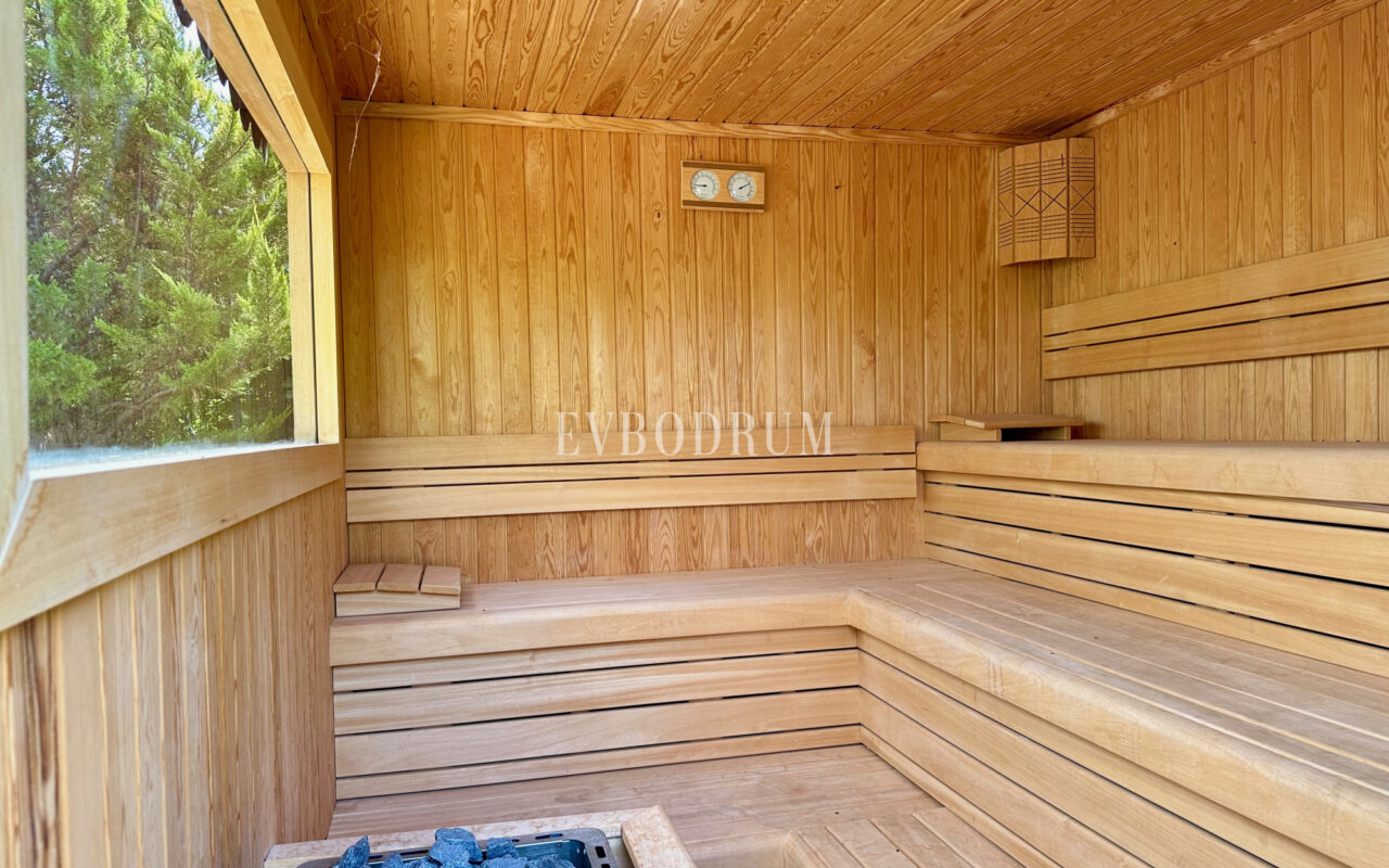 7.970 m2 arazi içinde harika, havuzlu taş ev ve misafirhanesi