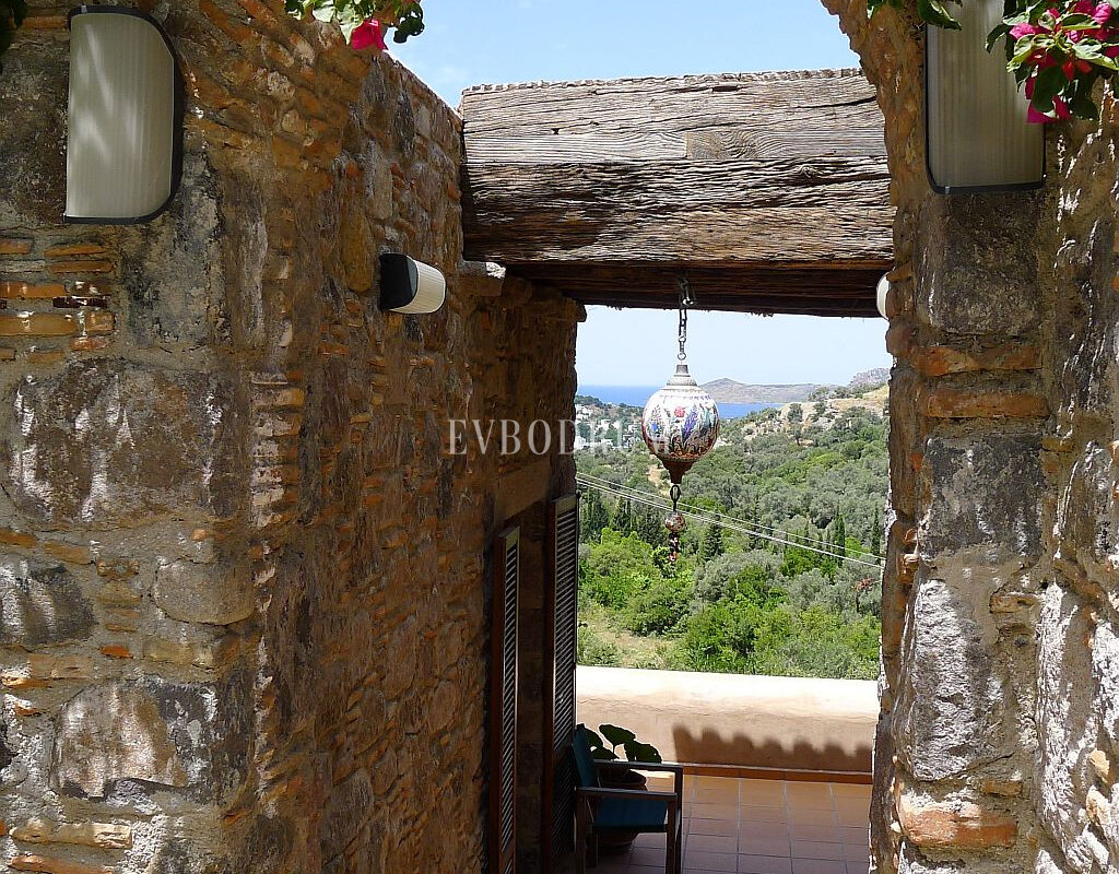 Özel havuzlu kiralık taş villa