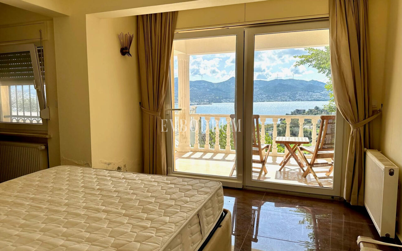 Yalikavak Küdür, önü kapanmaz deniz manzaralı 3 katlı villa