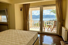 Yalikavak Küdür, önü kapanmaz deniz manzaralı 3 katlı villa