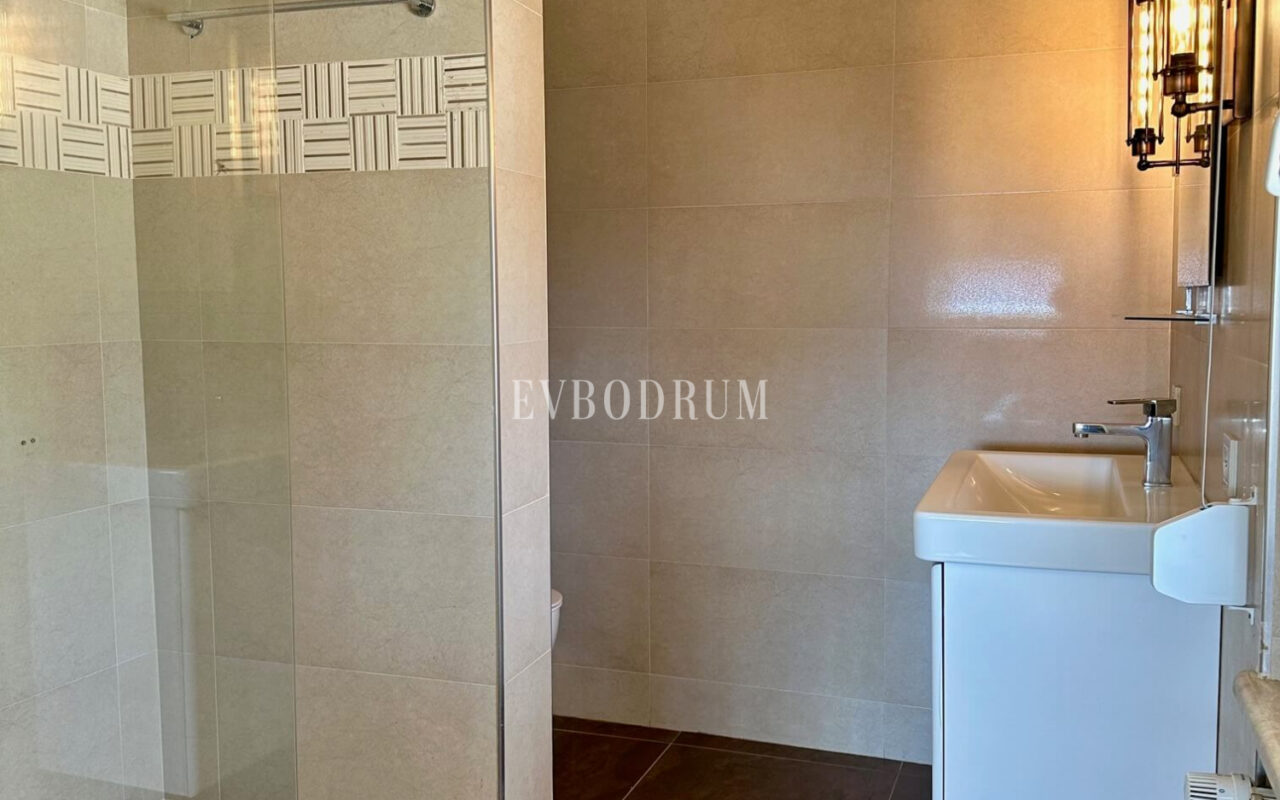 Yalikavak Küdür, önü kapanmaz deniz manzaralı 3 katlı villa