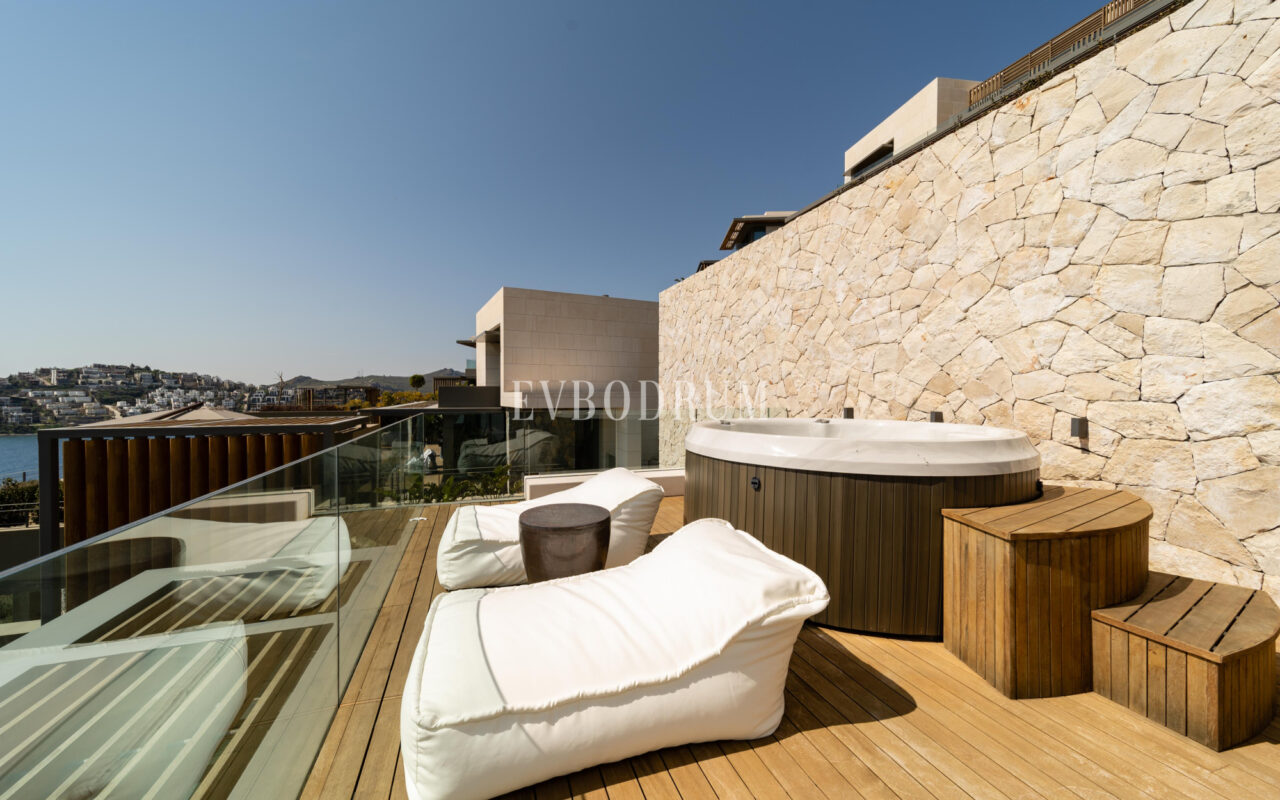 Yalıkavak’ta Denize Sıfır Lüks Villa
