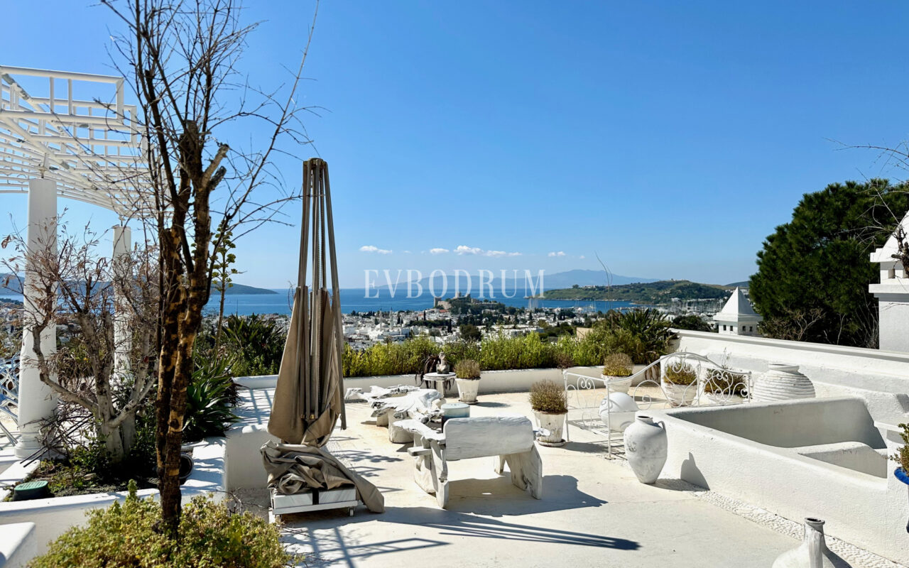 Zarif ve özel, havuzlu, manzaralı şehir evi