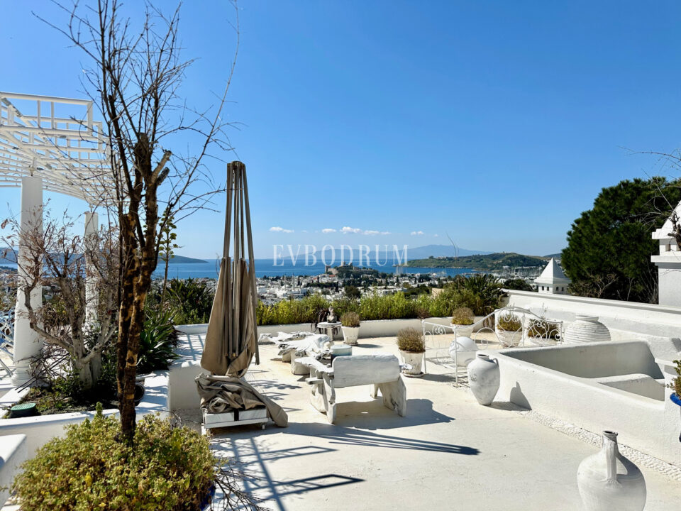 Zarif ve özel, havuzlu, manzaralı şehir evi – Görsel 4