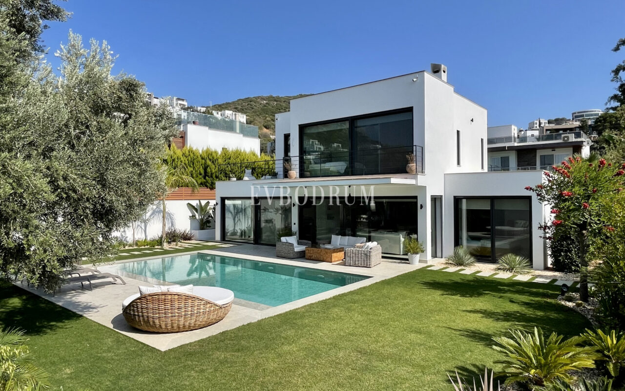 Yalikavak Merkez’de Modern Havuzlu Villa