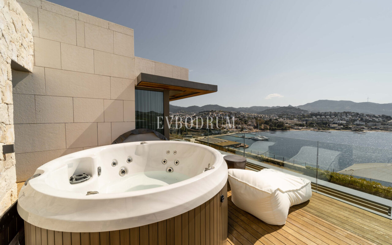 Yalıkavak’ta Denize Sıfır Lüks Villa