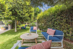 Merkezi lokasyonda zarif, tek katlı, havuzlu villa