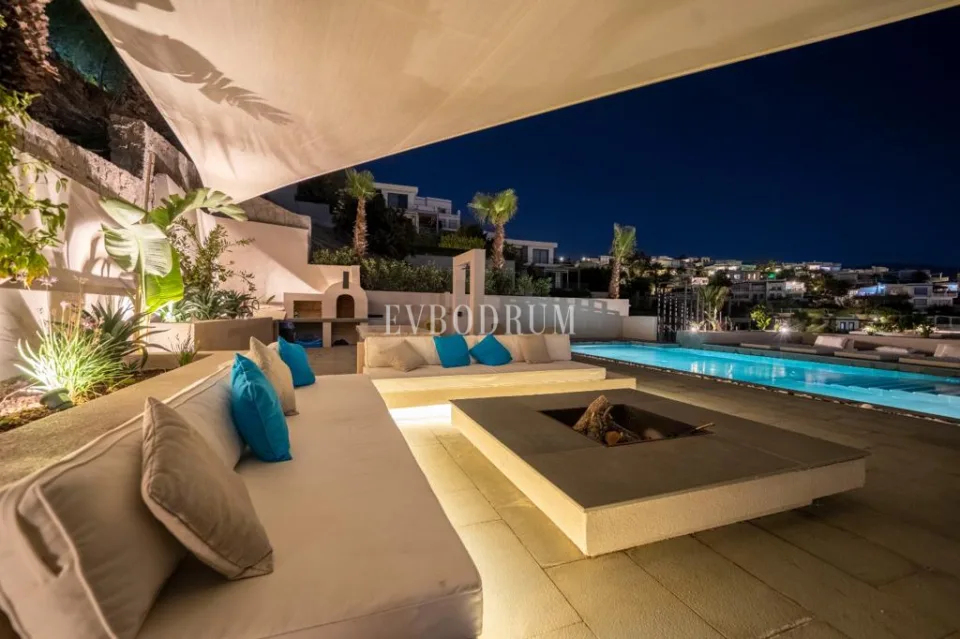 Bitez’de özel havuzlu, geniş ve lüks villa