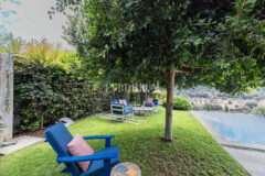 Merkezi lokasyonda zarif, tek katlı, havuzlu villa