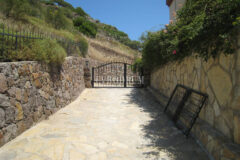 Yalikavak Küdür, önü kapanmaz deniz manzaralı 3 katlı villa